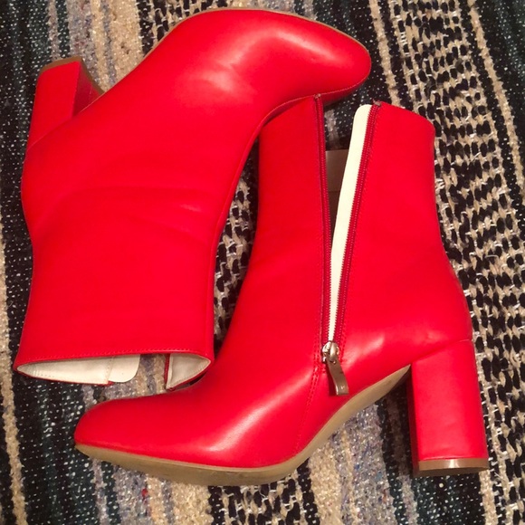 Red boots - Picture 1 of 1